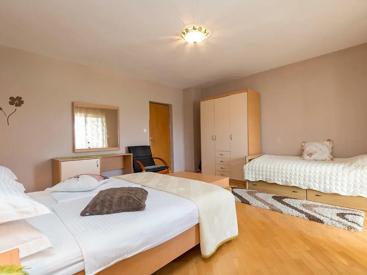 Apartments Nada Vrsar 0*,
